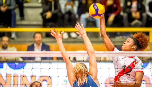 Ángela Leyva fue la máxima anotadora peruana ante Argentina con 13 puntos (Foto: FIVB)