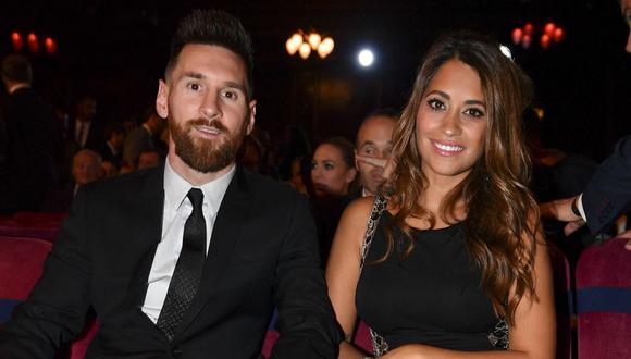 Antonella Roccuzzo y Lionel Messi son una de las parejas más sólidas en el mundo deportivo. Su amor data de décadas (Foto: Ben Stansall / AFP)