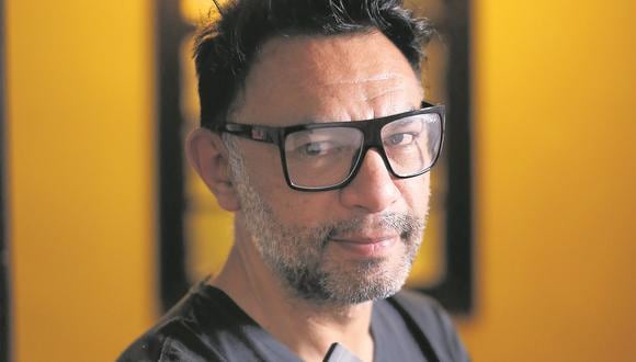 Entrevista a escritor Richard Gallango , con su libro sobre Martín Vizcarra.