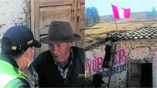 Anciano no tenía dinero para comprar bandera del Perú y policías de Huancavelica le regalaron una