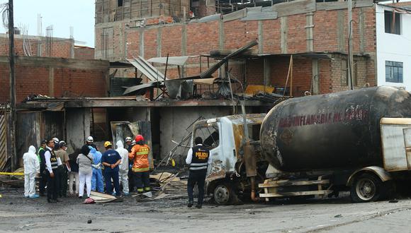 Lima 23-01-20

Cami—n cisterna explota y causa incendio ,afectando numerosas viviendas y dejando 31 heridos y fallecidos en el distrito de Villa El Salvador.

Fotos/ GONZALO CîRDOVA/GEC