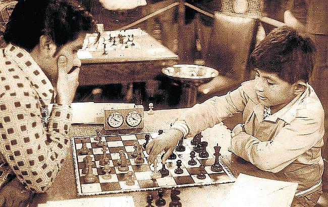 Conoce la carrera deportiva del Campeón Mundial de Ajedrez Julio E. Granda  (FOTOS)