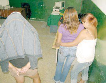 En bar atendían Prostitutas