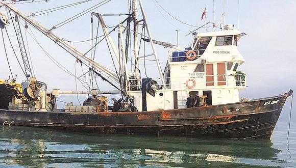 Tumbes: Intervienen una embarcación ecuatoriana con 50 toneladas de pescado y 19 tripulantes