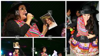 ​Dina Paucar presentó su libro en Huancayo a ritmo de Santiago