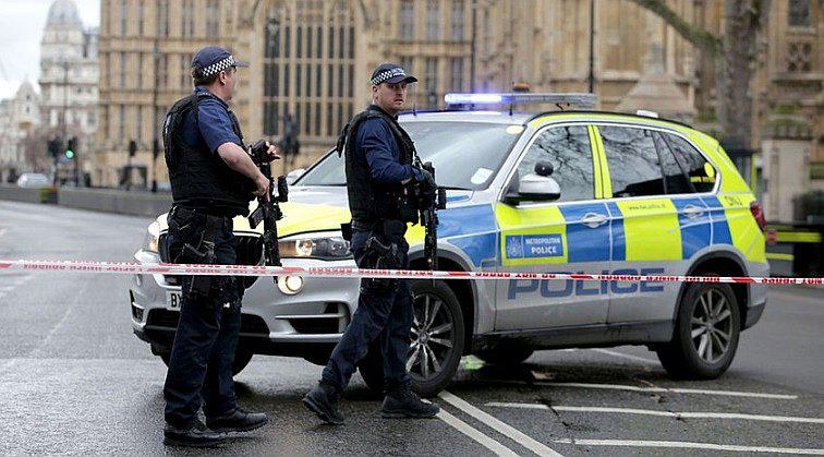 Apuñalan a mujer de ocho meses de embarazo y su bebé nace en el lugar del ataque