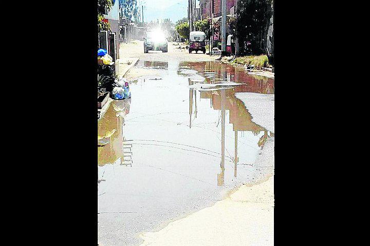 Vecinos de Horno Viejo protestan por colapso de desagües