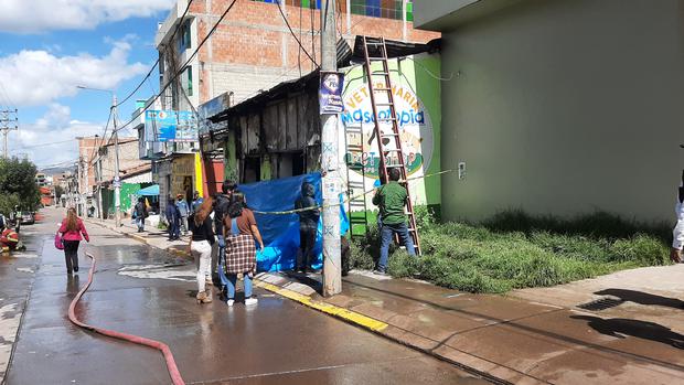 Cusco: veterinary catches fire and pets perish despite the efforts of firefighters (VIDEO)