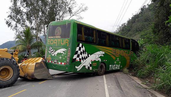 Satipo: Llanta en mal estado provoca despiste de bus Edatur (VIDEO)