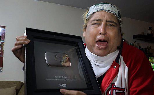 YouTube premió a Tongo por superar los 100 mil suscriptores (VIDEO)