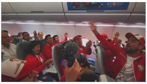 Hinchas de la selección peruana armaron la fiesta en viaje rumbo a Brasil (VIDEO)