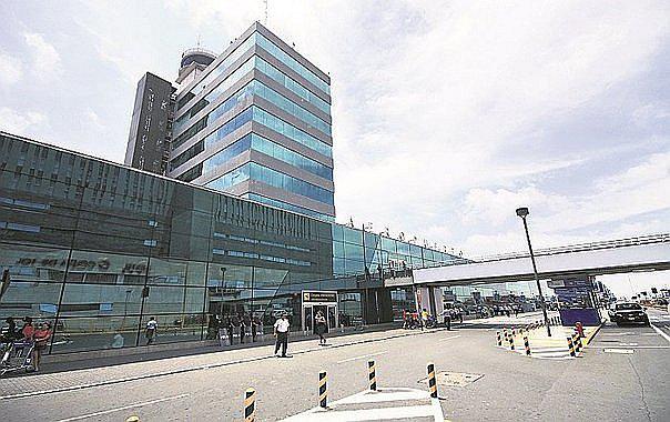 Aeropuerto Jorge Chávez: desperfecto de avión FAP retrasó vuelos