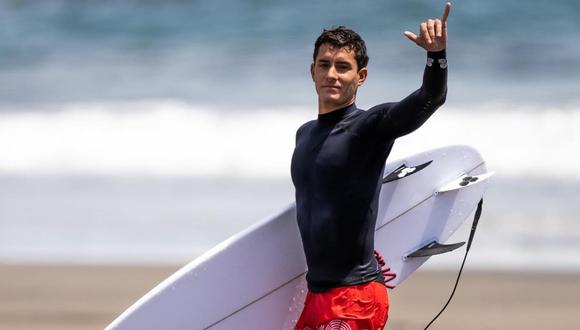 Un mancoreño entre los mejores del surf. El deportista piurano clasifica al Circuito Mundial del Surf 2022.