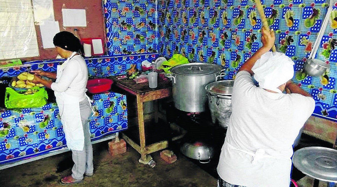 Con comedores ayudan a más 3 mil damnificados en Paita 