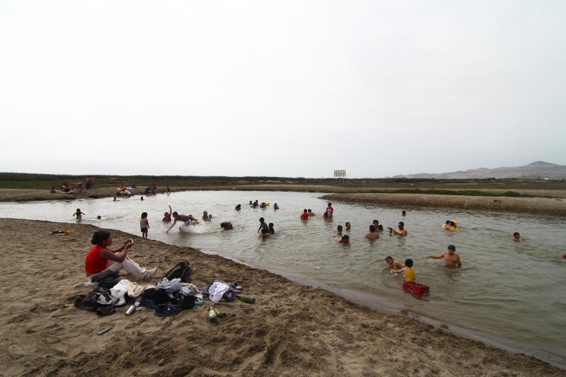 Ventanilla: vecinos convierten en balneario reserva de humedales