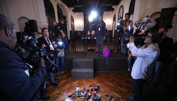 Periodistas nacionales fueron impedidos de ingresar a la conferencia convocada por el Ejecutivo en Palacio de Gobierno. (Foto: GEC)
