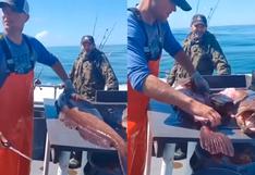 ¡Para no creer! Pescador encuentra una botella de Whiskey dentro de uno de sus pescados
