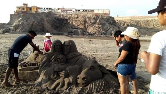 Jorge Zenteno llamó la atención de los pobladores mollendinos que estuvieron por las playas quienes apreciaron de cerca su arte .(Foto: Cortesía Jorge Zenteno)