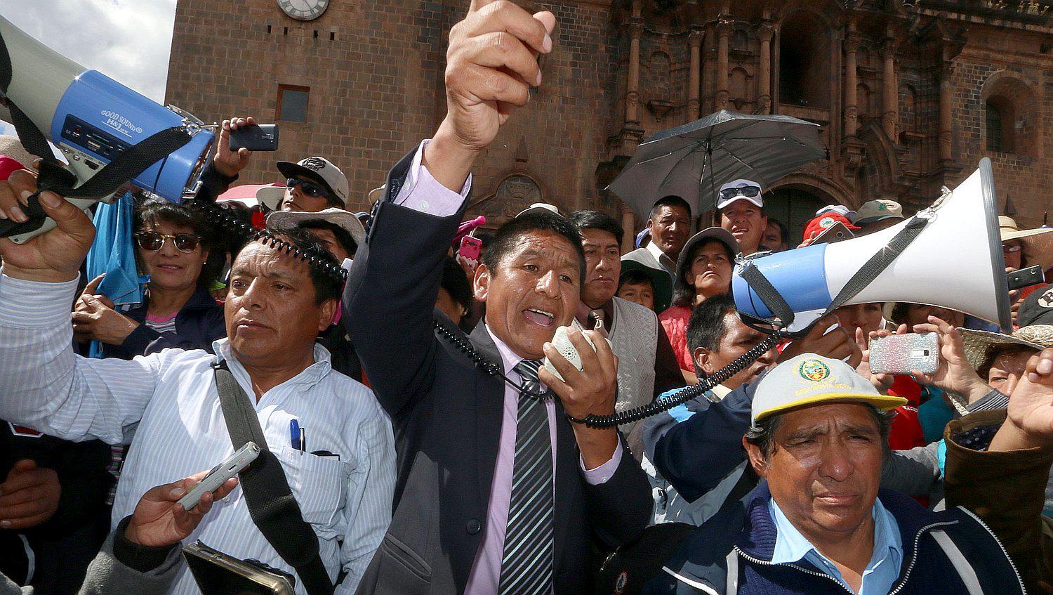 Maestros citan estar decepcionados con mensaje a la Nación y continuarán con huelga