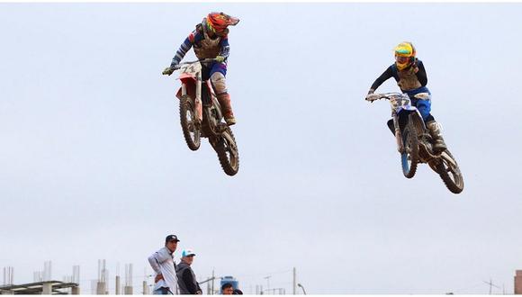 Adrenalina al máximo en competencia de motocross (FOTOS) 