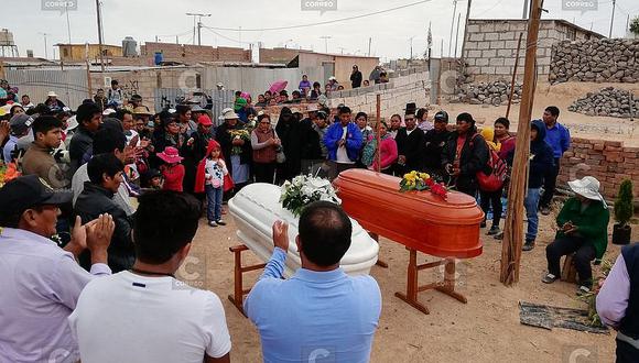 Vecinos despidieron de madre e hijo asesinados en Arequipa