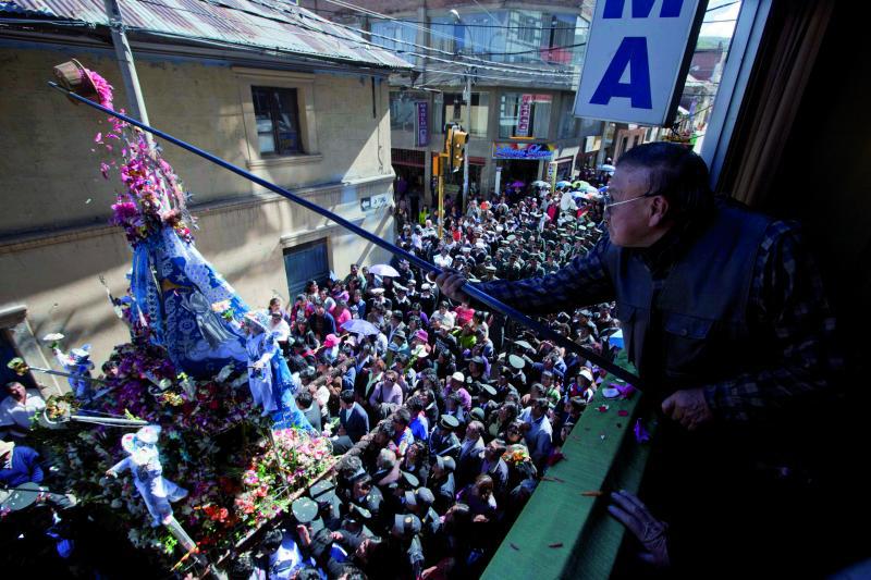 Crean polémica por recorrido de Virgen