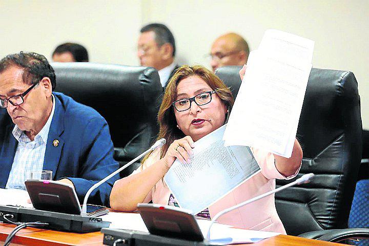 Congreso investigará los estudios de Betty Ananculí