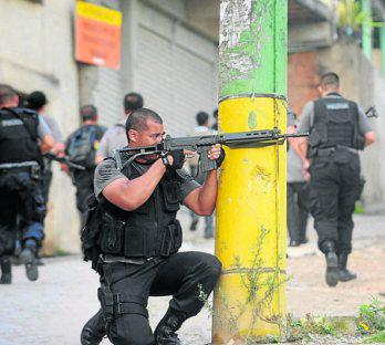 Policía toma por asalto otra favela en Río de Janeiro