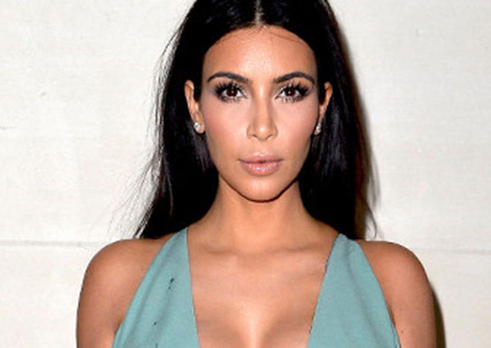 Kim Kardashian remece las redes sociales con sugerente escote (FOTOS)