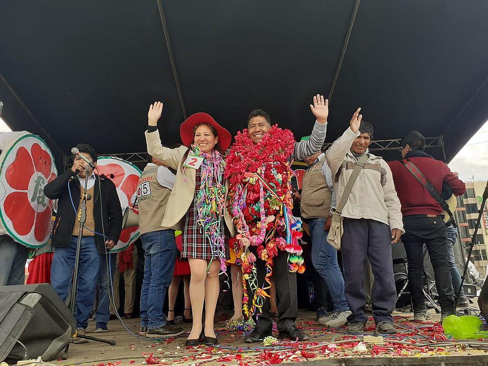 Difentes partidos políticos cierran campaña en Juliaca (FOTOS)