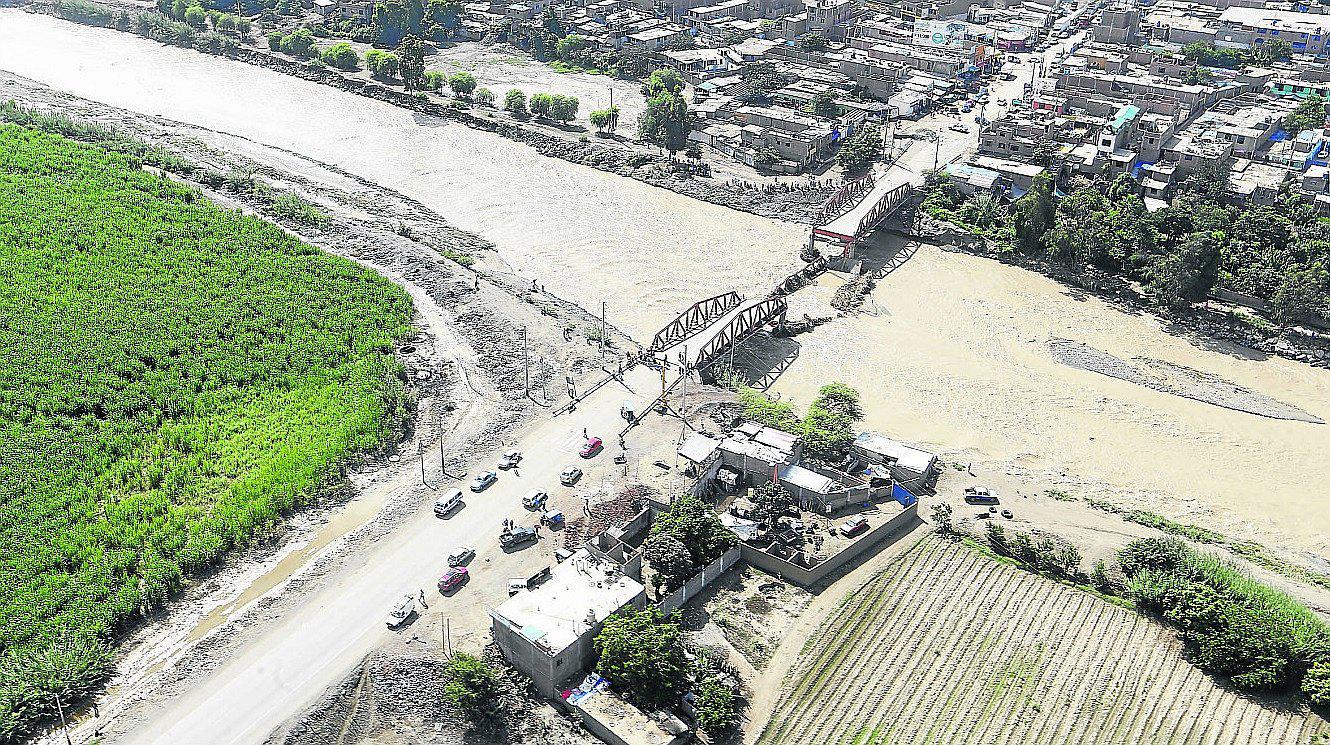 PPK sobrevuela La Libertad y dice que es determinante abrir   la Panamericana