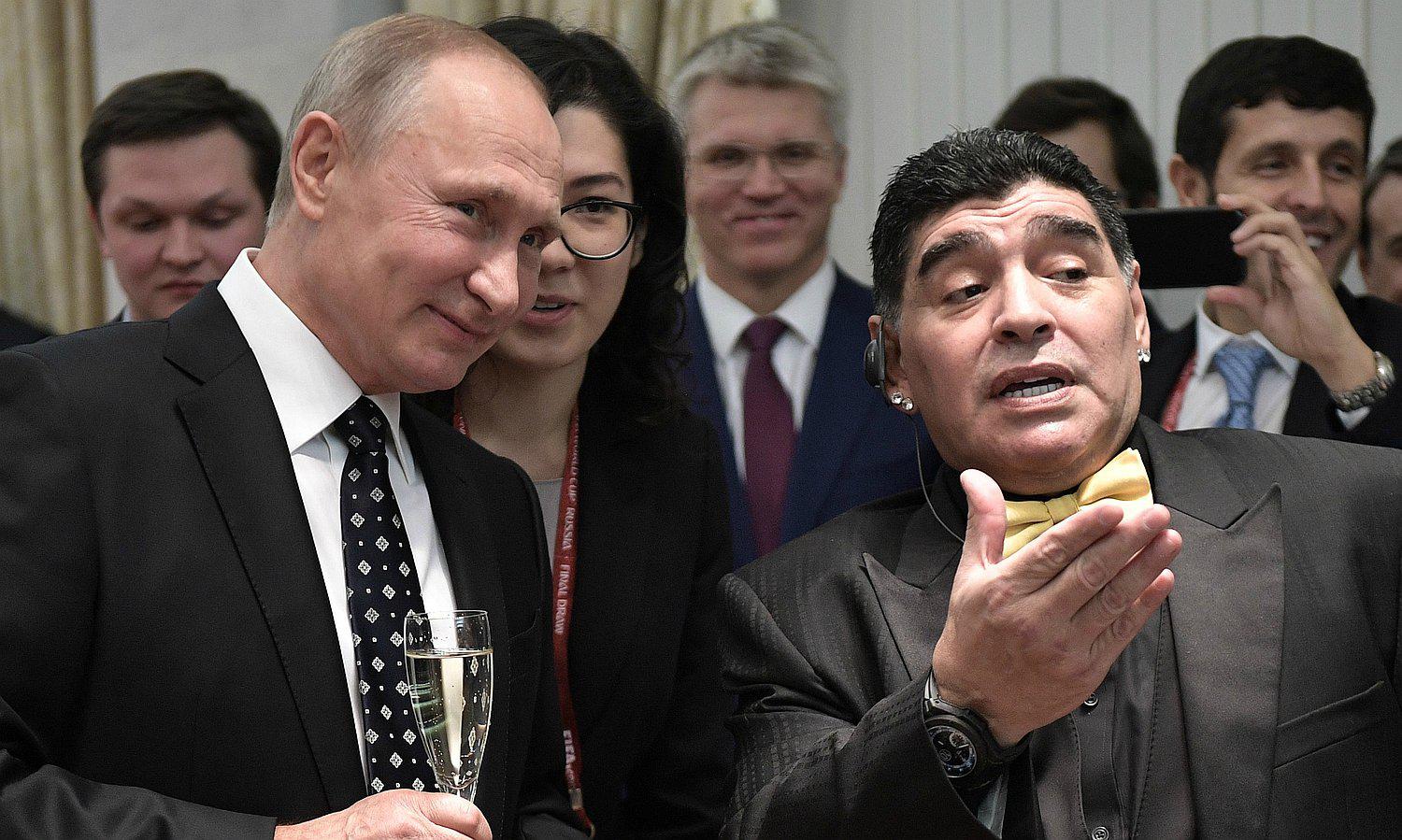 Diego Maradona posa con Vladimir Putin y revela que lo admira (FOTO)