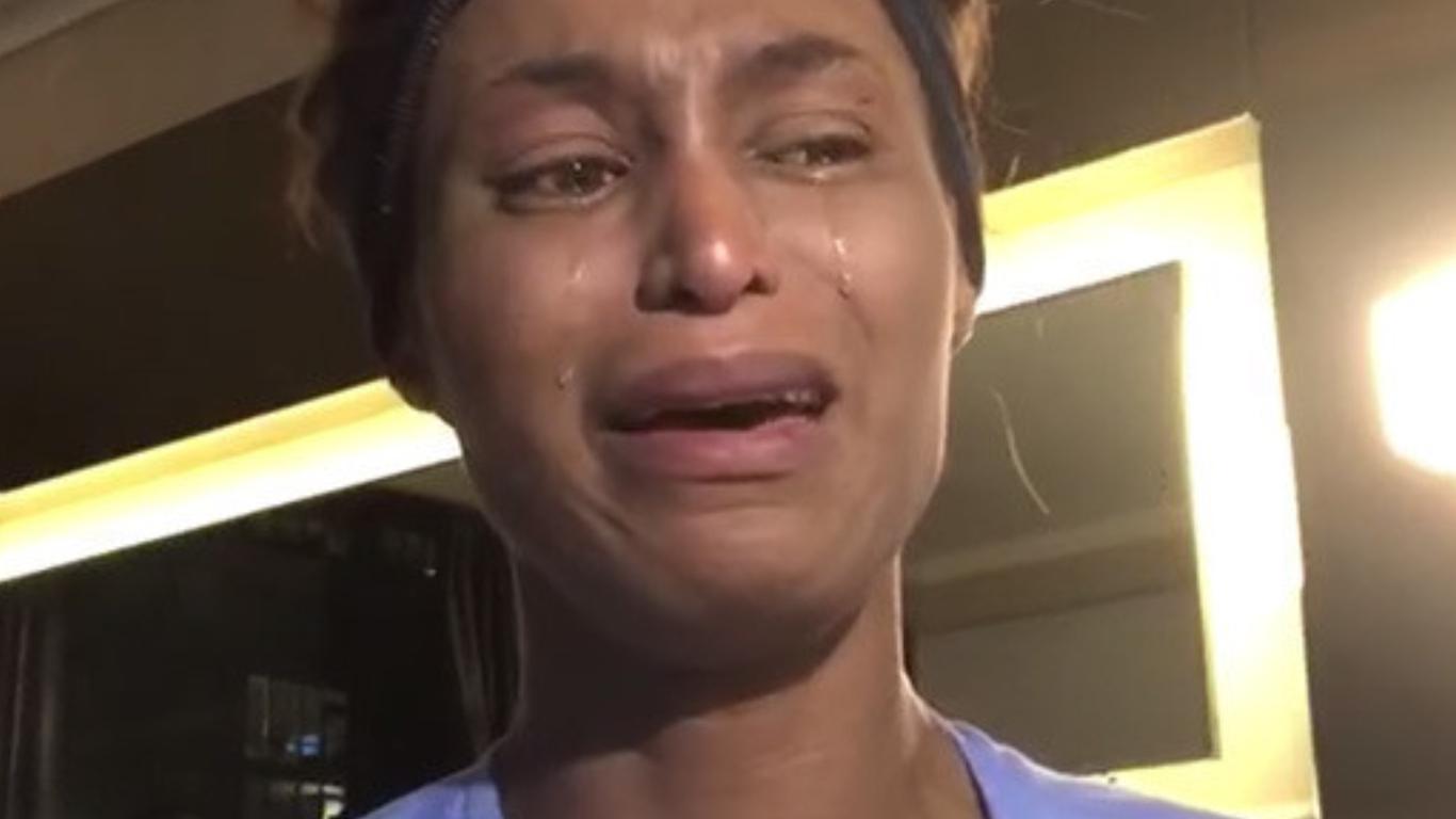 Enfermera llora al contar su experiencia con pacientes que padecen de coronavirus (Foto: Captura Facebook D'neil Schmall)