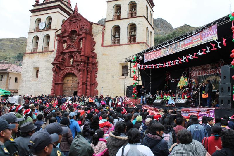 36 grupos participan de  concurso de villancicos en Plaza de Armas