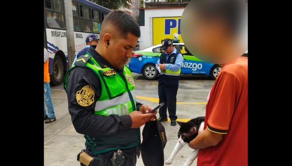 Tras el hecho, personal de la comuna miraflorina sancionó con una multa de 1 UIT al intervenido. (Foto: Municipalidad de Miraflores)