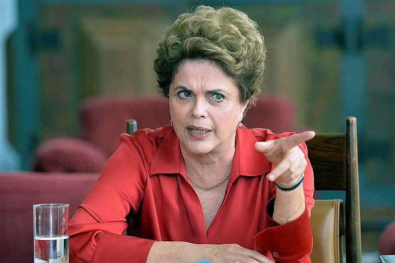 Dilma Rousseff pide nuevas elecciones para superar el "desgaste" político