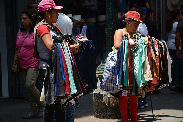 INEI: empleo informal cayó casi 7 puntos porcentuales