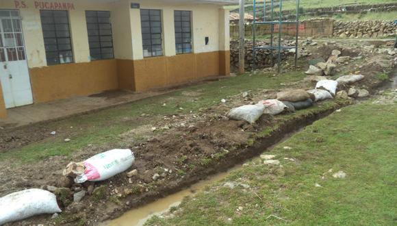 Centro de salud se inunda por torrencial lluvia
