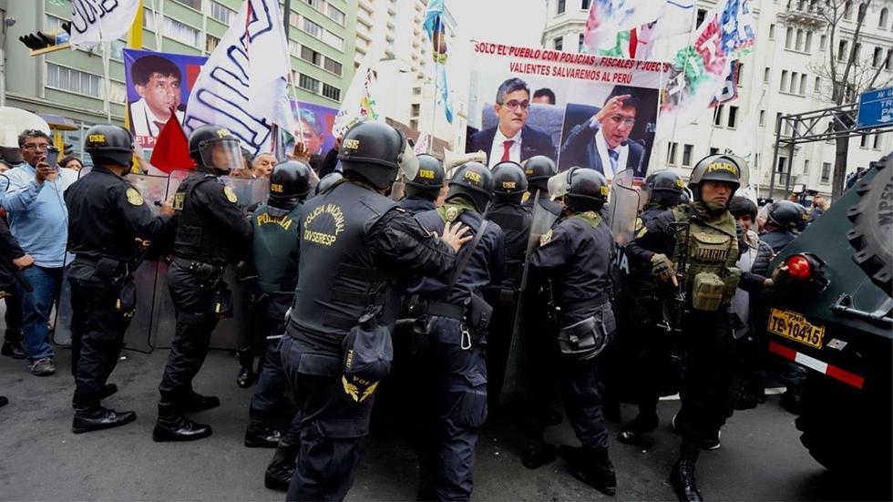 Keiko Fujimori: Se unen más simpatizantes fujimoristas y se generan disturbios afuera de Sala Penal | Galería 