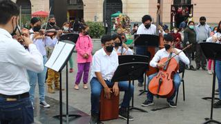 Orquesta juvenil de Juan Diego Flórez alentó a la blanquirroja en concierto gratuito en alameda Chabuca Granda