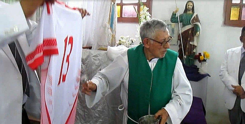 Perú vs Argentina: Sacerdote ora por selección peruana en misa y pide un gol en La Bombonera