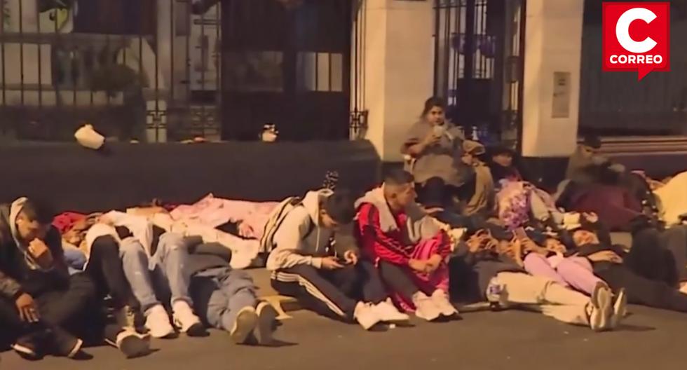 Postulantes a escuelas de la PNP duermen en la calle en espera de trámite de documentos