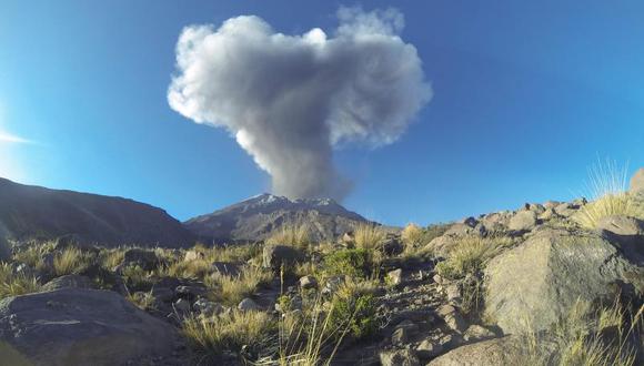 Indeci advierte tomar previsiones por actividad del volcán Ubinas