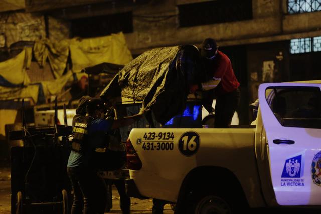 La operación se llevó a cabo  a fin de recuperar los espacios públicos y evitar que se siga formando un foco infeccioso en la zona. (Foto: Cesar Grados/GEC)