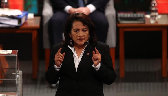 Elizabeth León participó del debate municipal del JNE .