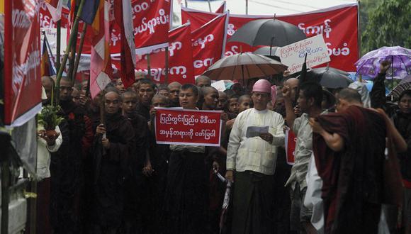 Centenares de budistas se manifiestan en Birmania contra migrantes musulmanes (FOTOS)