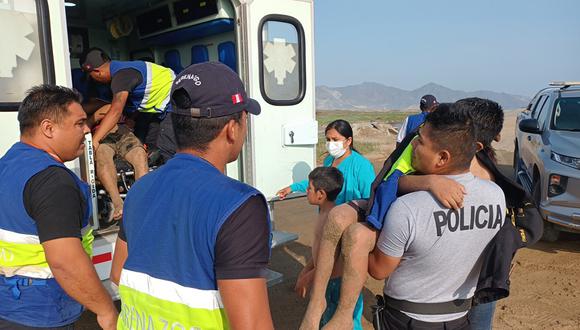 Parientes ingresaron a las aguas de la playa Atahualpa pese a prohibición de autoridades, al ser una zona con corrientes peligrosas.