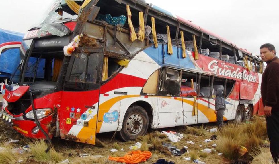 21 familias destruidas en despiste y volcadura de bus