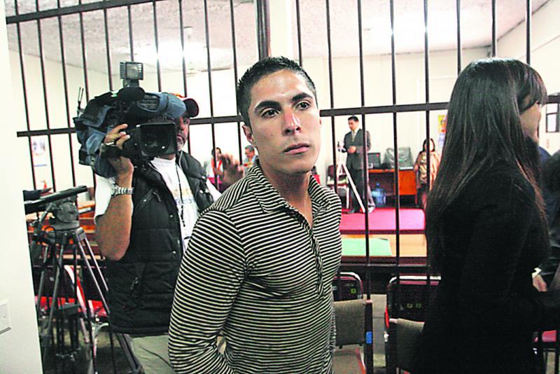 Citan a Ariel Bracamonte de grado a fuerza