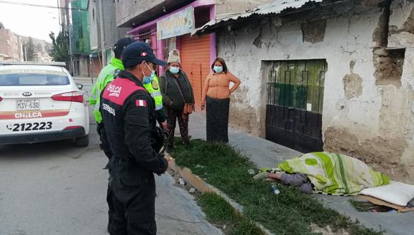 El último anciano de 65 años fue hallado tapado con una frazada y estaba en el suelo, en la intersección de la avenida Mariscal Cáceres con Manuel Scorza.